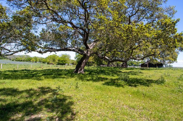 2270 Young Lane, Flatonia, TX 78941