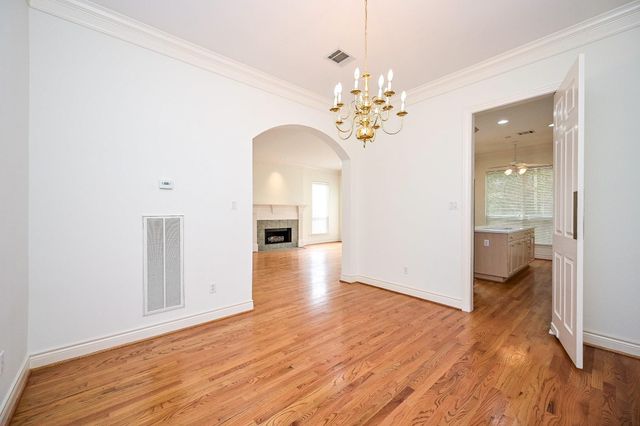 1915 Woodbury Street, Houston, TX 77030