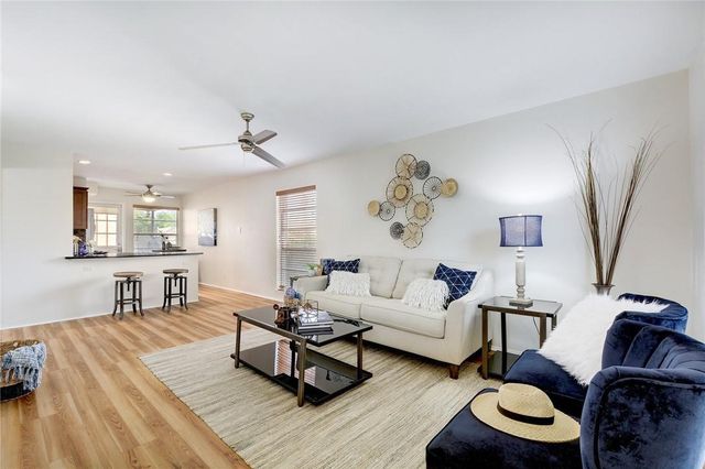 901 E Oltorf ST 201, Austin, TX 78704