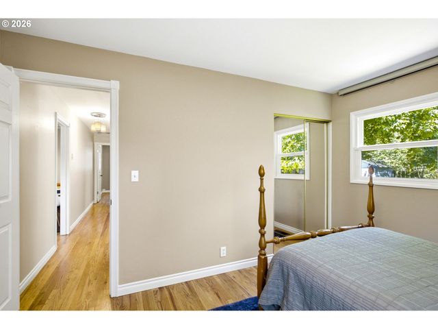9323 Se MILL St, Portland, OR 97216