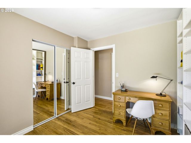 9323 Se MILL St, Portland, OR 97216