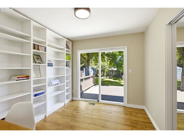 9323 Se MILL St, Portland, OR 97216