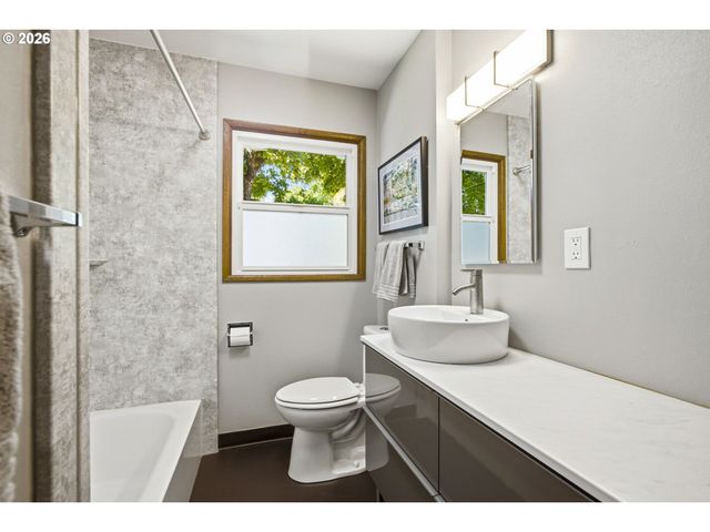 9323 Se MILL St, Portland, OR 97216