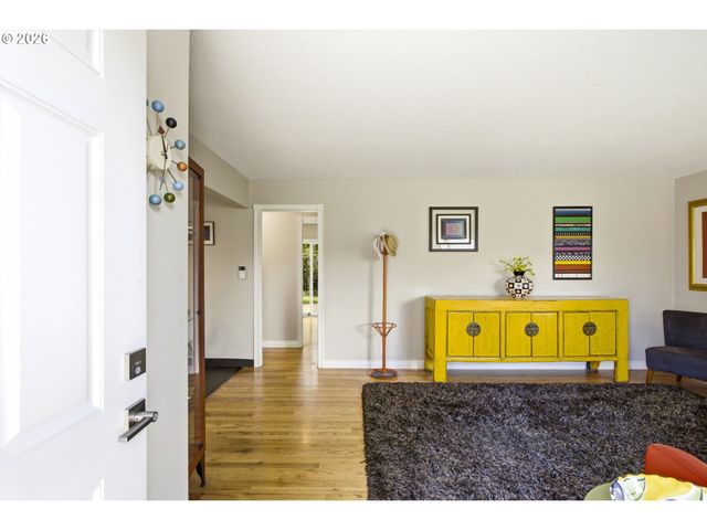 9323 Se MILL St, Portland, OR 97216