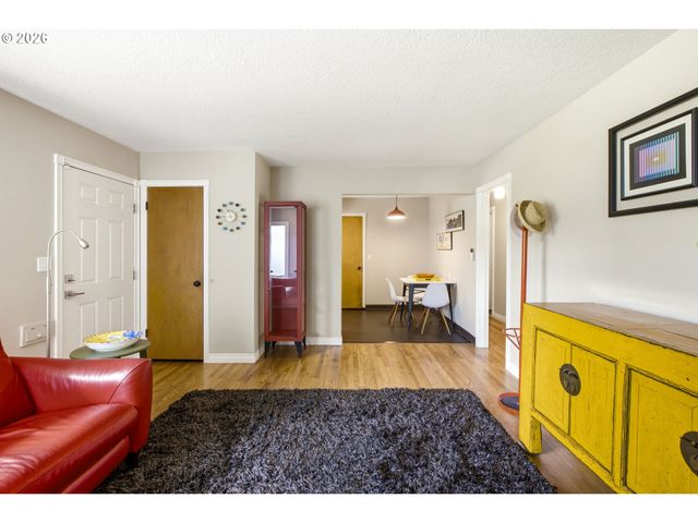 9323 Se MILL St, Portland, OR 97216