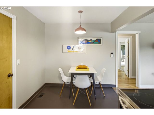 9323 Se MILL St, Portland, OR 97216