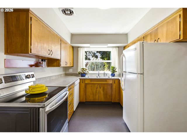 9323 Se MILL St, Portland, OR 97216