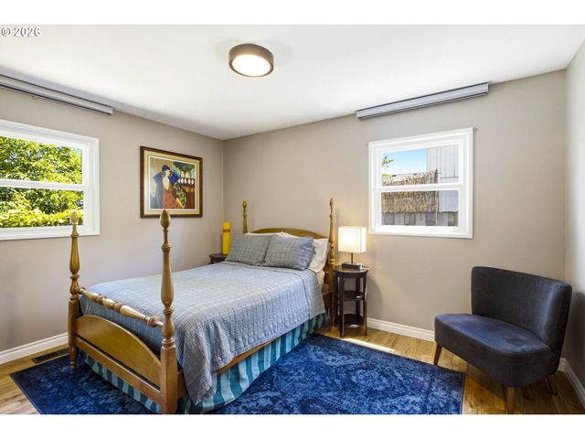 9323 Se MILL St, Portland, OR 97216
