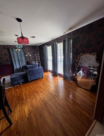 805 Newcomb, Benton, AR 72015