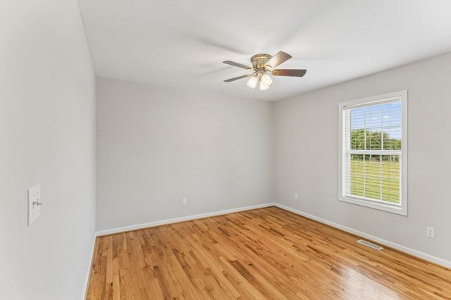 204 Brace Rd, Summertown, TN 38483