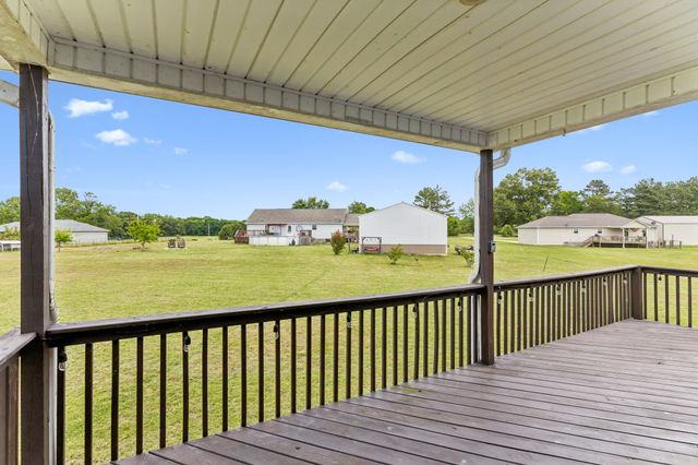 204 Brace Rd, Summertown, TN 38483
