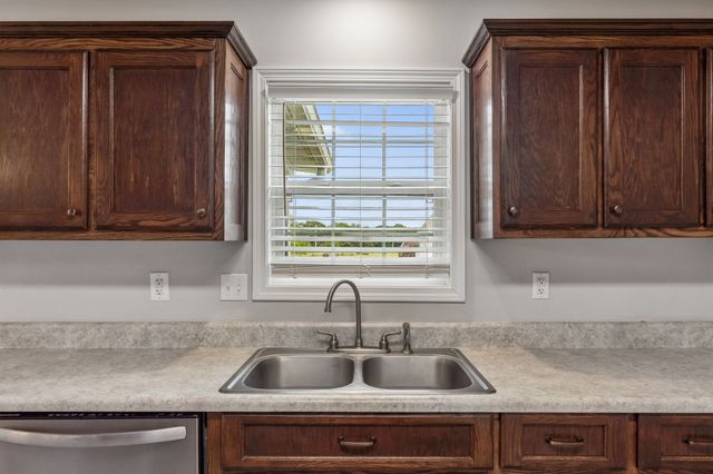 204 Brace Rd, Summertown, TN 38483