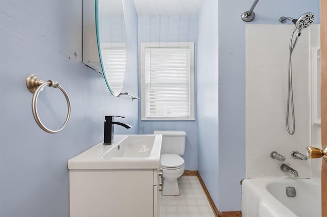 1301 W 11th Street, Waterloo, IA 50702