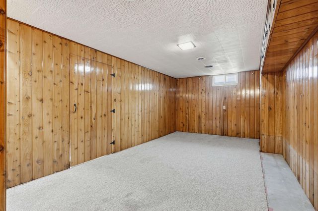 1301 W 11th Street, Waterloo, IA 50702