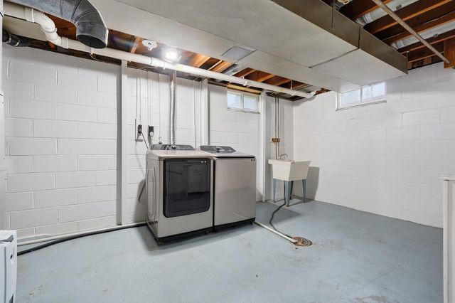 1301 W 11th Street, Waterloo, IA 50702