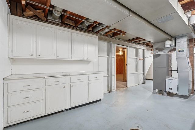 1301 W 11th Street, Waterloo, IA 50702
