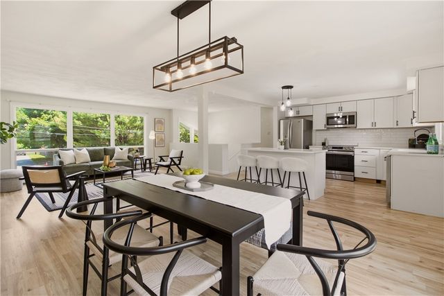 5 Baldwin Drive, Johnston, RI 02919