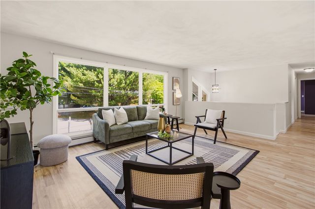 5 Baldwin Drive, Johnston, RI 02919
