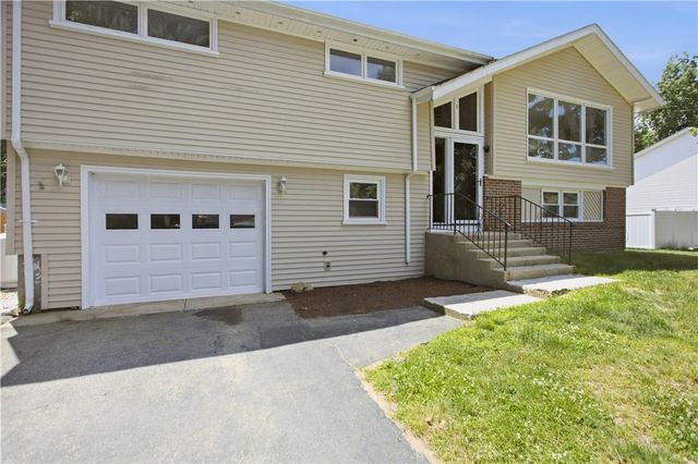 5 Baldwin Drive, Johnston, RI 02919