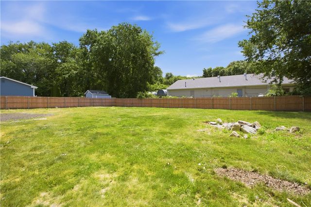 5 Baldwin Drive, Johnston, RI 02919