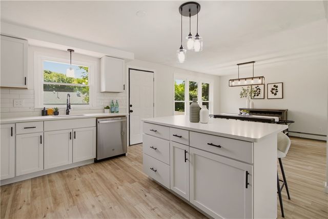 5 Baldwin Drive, Johnston, RI 02919