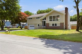 5 Baldwin Drive, Johnston, RI 02919