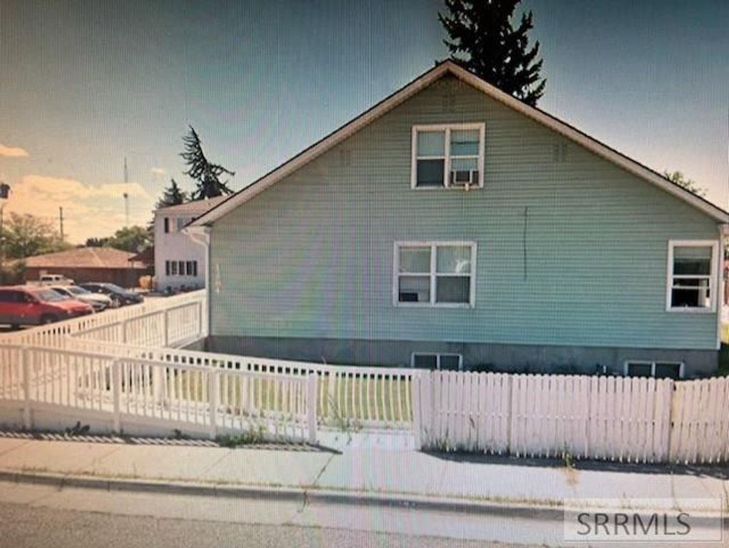 Image 2 of property listing at 1284 E 16th Street, Idaho Falls, ID 83404