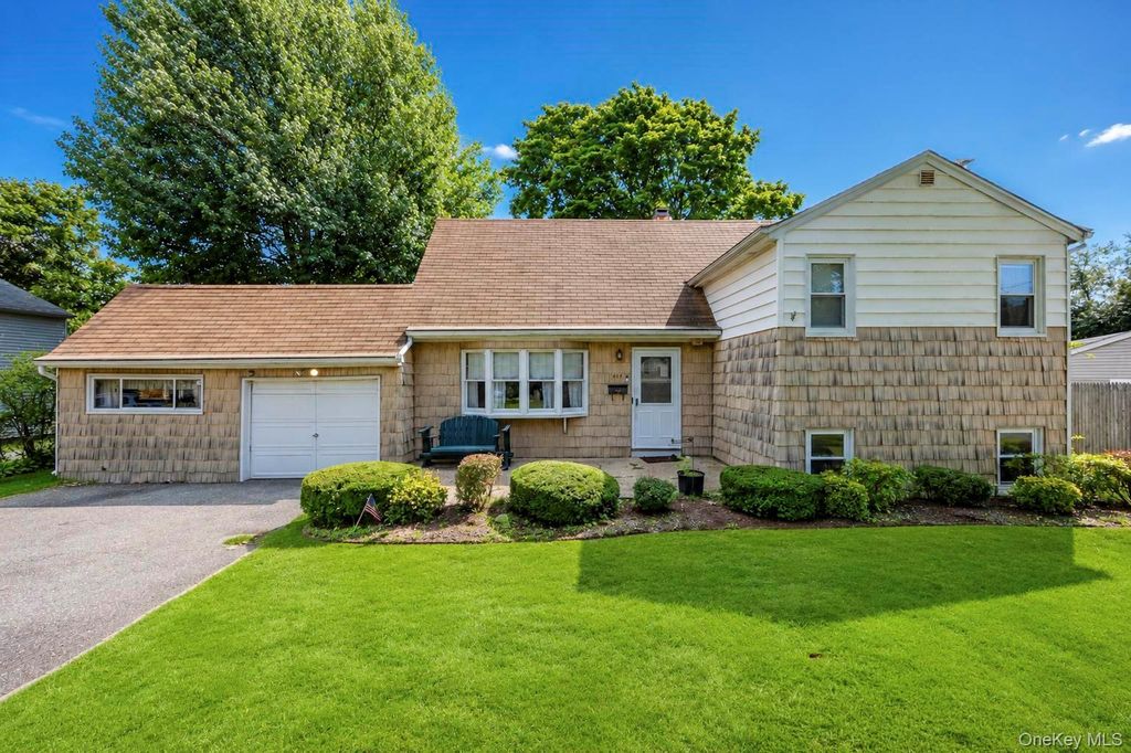 1425 Pine Drive, Bay Shore, NY 11706 — exterior