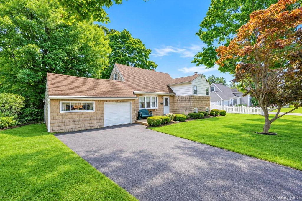 1425 Pine Drive, Bay Shore, NY 11706 — photo 2
