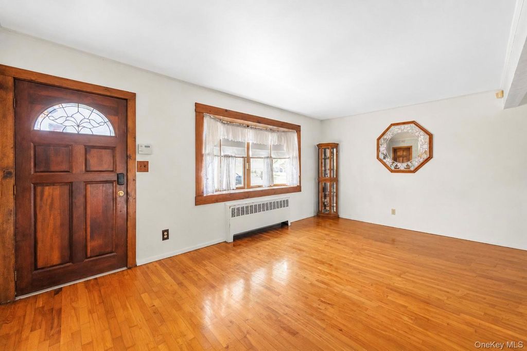 1425 Pine Drive, Bay Shore, NY 11706 — photo 4