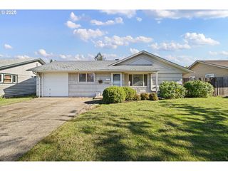 1729 MARKET St, Springfield, OR 97477