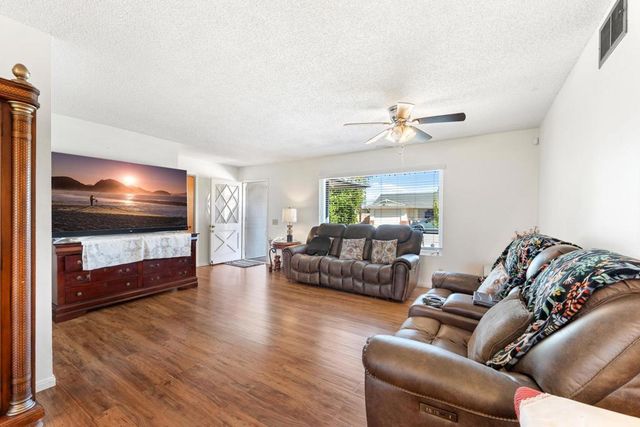 381 Olympia Way, Hemet, CA 92543