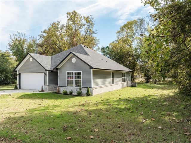 101 Reynolds Street, Mulberry, AR 72947