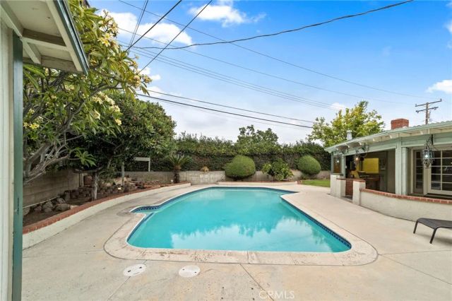 333 W Newburgh Street, Glendora, CA 91740