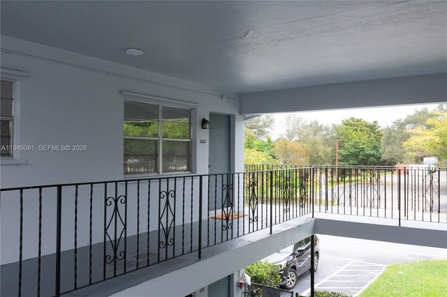 7401 Pines Blvd 222, Pembroke Pines, FL 33024