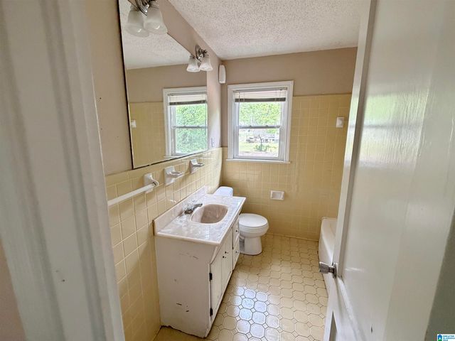 825 MEADOWBROOK DRIVE, Birmingham, AL 35215