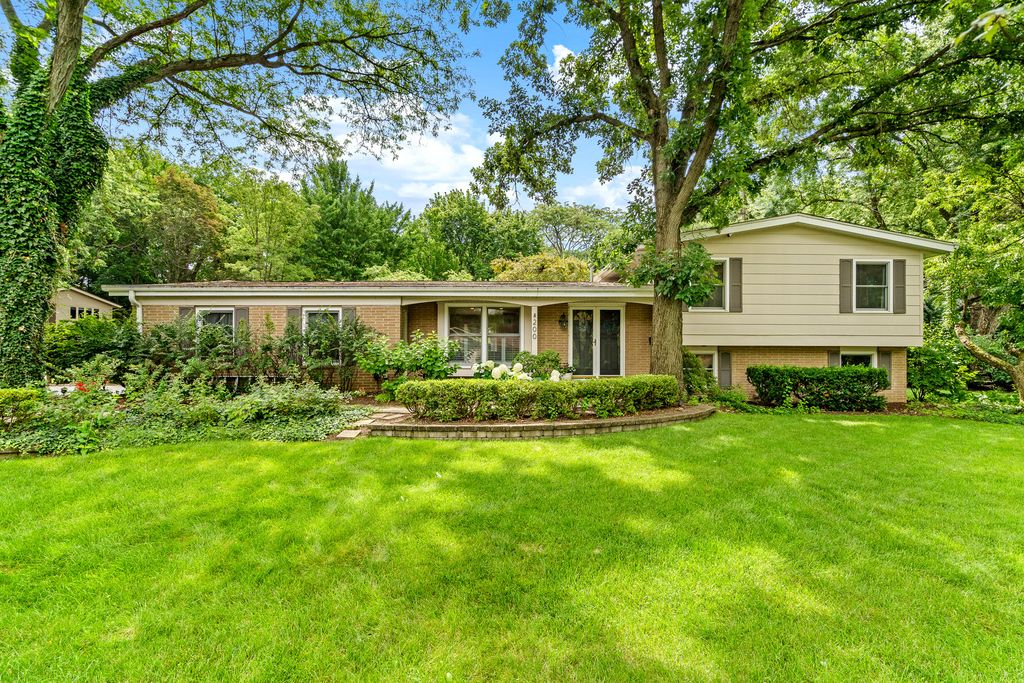 200 Blueberry Road, Libertyville, IL 60048
