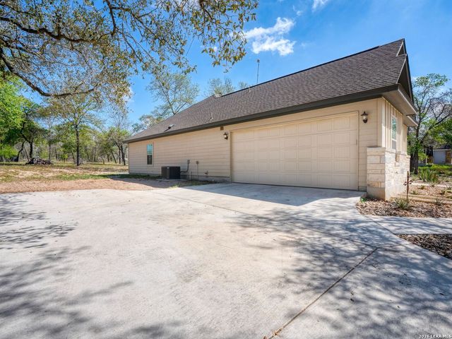 134 County Road 6863, Natalia, TX 78059