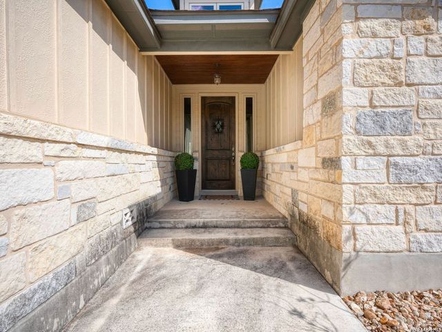 134 County Road 6863, Natalia, TX 78059