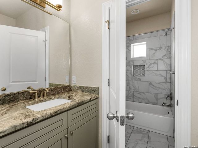 134 County Road 6863, Natalia, TX 78059