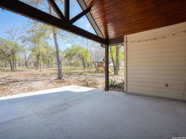 134 County Road 6863, Natalia, TX 78059