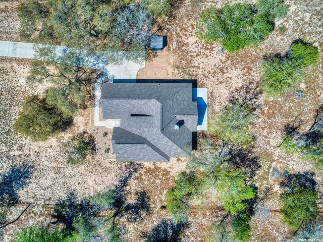 134 County Road 6863, Natalia, TX 78059