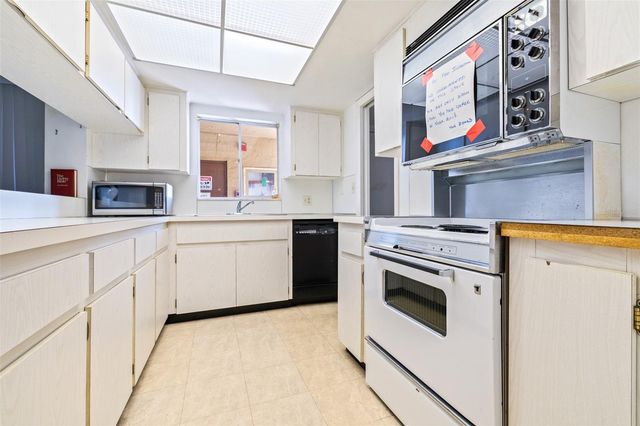 8950 PARK BOULEVARD 609, Seminole, FL 33777