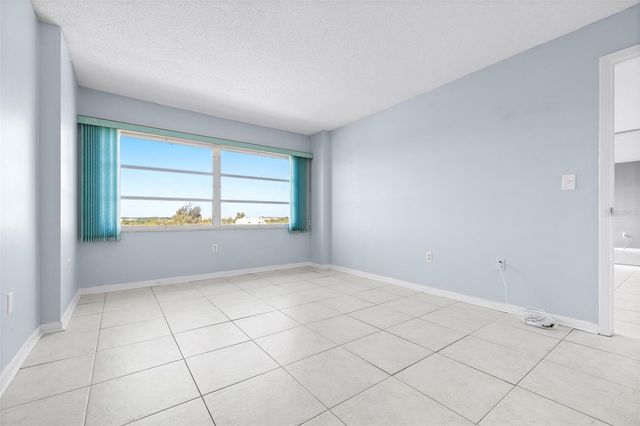 8950 PARK BOULEVARD 609, Seminole, FL 33777