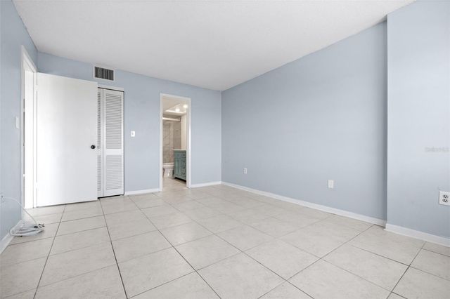 8950 PARK BOULEVARD 609, Seminole, FL 33777