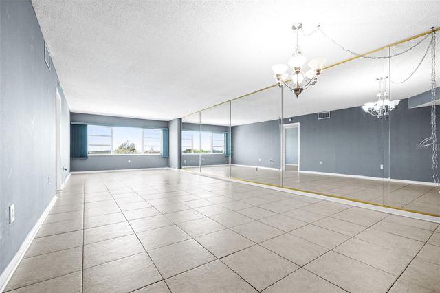 8950 PARK BOULEVARD 609, Seminole, FL 33777