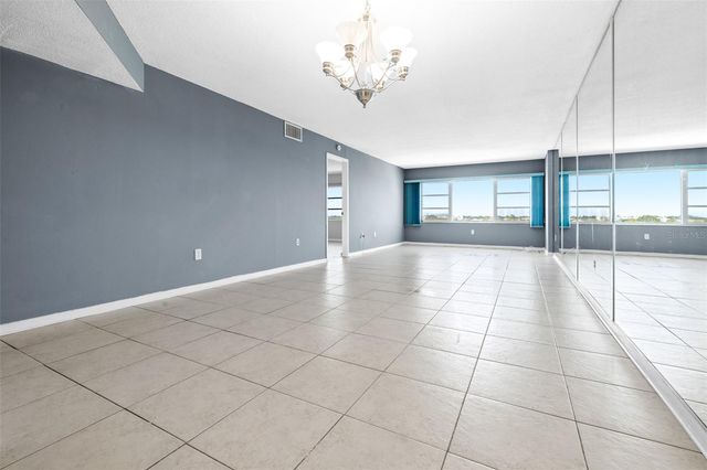 8950 PARK BOULEVARD 609, Seminole, FL 33777
