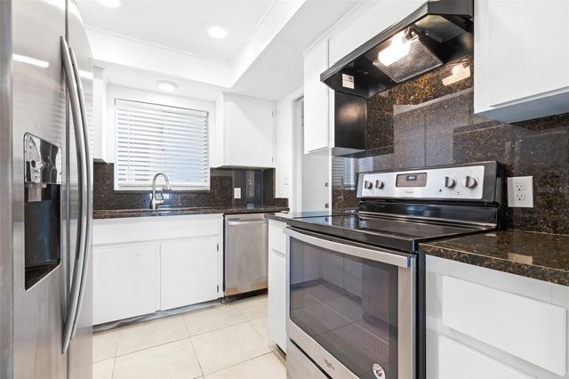 8950 PARK BOULEVARD 609, Seminole, FL 33777
