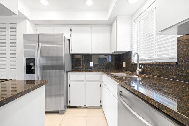 8950 PARK BOULEVARD 609, Seminole, FL 33777