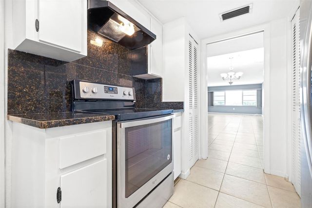 8950 PARK BOULEVARD 609, Seminole, FL 33777